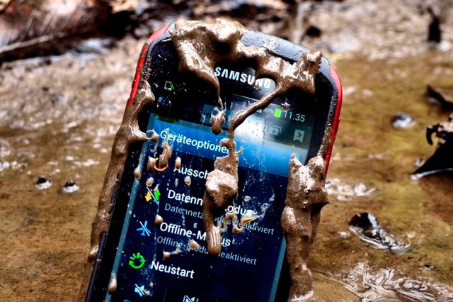 Srovnání outdoor mobilů a smartphonů