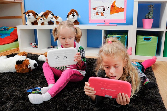 Je mobil nebo tablet hračkou pro děti?