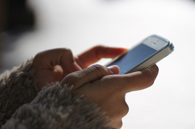 Přes Messenger a WhatsApp se denně posílá 60 miliard zpráv