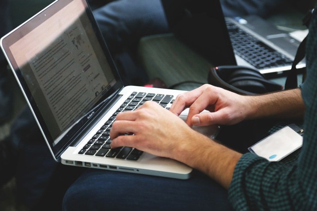 Dovolenou si letos přes internet zařídí 40 % Čechů