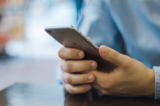 Apple již prodal miliardu iPhonů