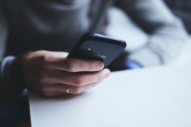 dTest: České mobilní služby patří k dražším v EU