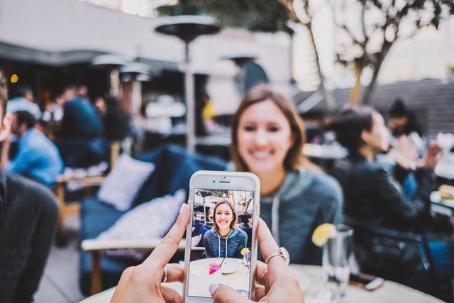 S Adobe přeměníte vaše selfie na profesionální fotku