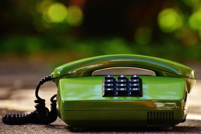 Senioři stále preferují pevnou linku před mobily