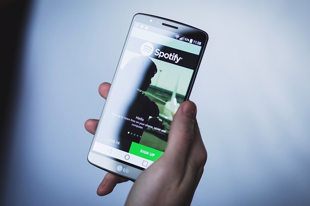 O2 nechtělo zákazníkům počítat data vyčerpaná Spotify, ČTÚ to zakázal