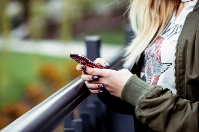 Mobilní a datové služby u nás patří k nejdražším