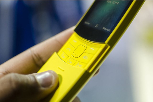Nokia 8110 je zpátky! Podívejte se, co se po 22 letech změnilo