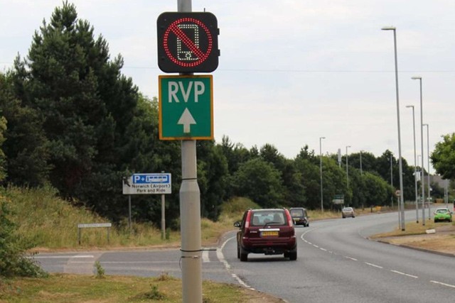 Radar v Anglii detekuje telefonující řidiče