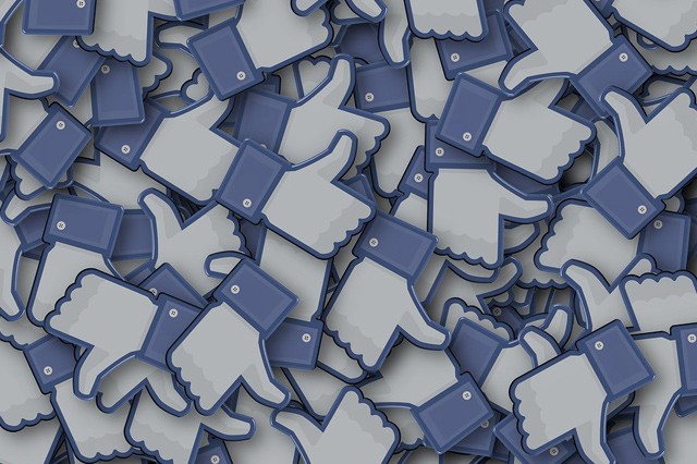 Nová pravidla Facebooku: Je čistka oprávněná?