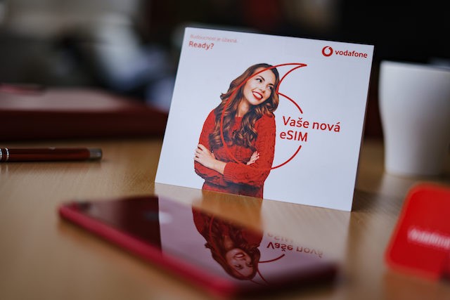 Zákazníci Vodafonu stále více využívají eSIM