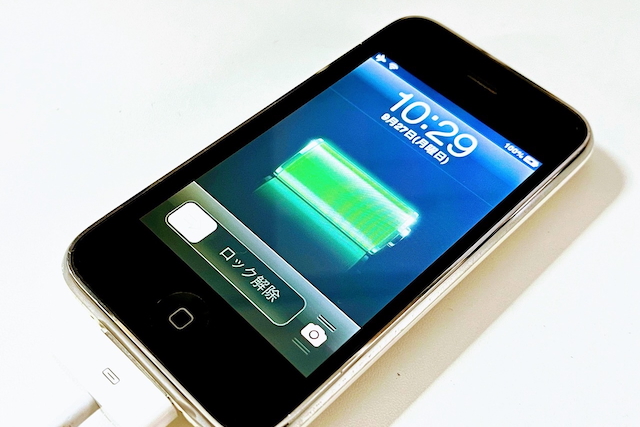 Před osmi lety Steve Jobs představil iPhone