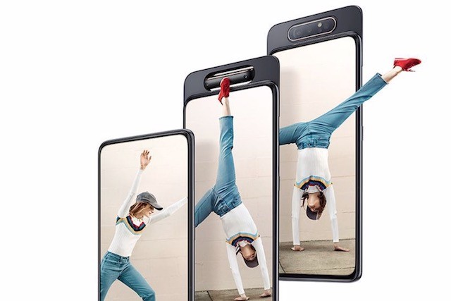 Samsung začal prodávat telefon s otočným fotoaparátem
