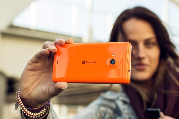 První model Lumia pod taktovkou Microsoftu