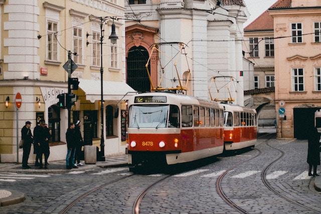 V pražské MHD už plastovou kartu nepotřebujete