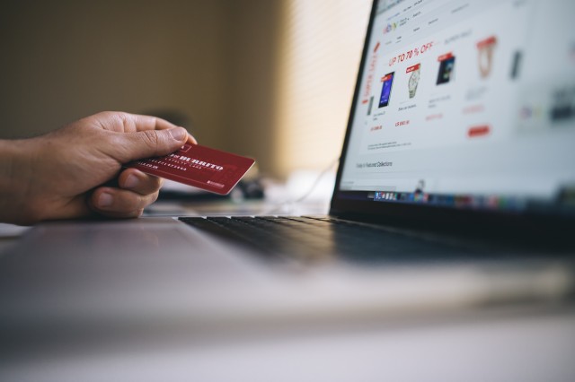 E-shopy na Black Friday znovu propagovaly nereálné slevy