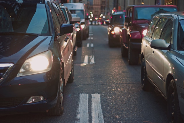 Kde jsou nejhorší zácpy? TomTom zveřejnil žebříček nejzacpanějších měst