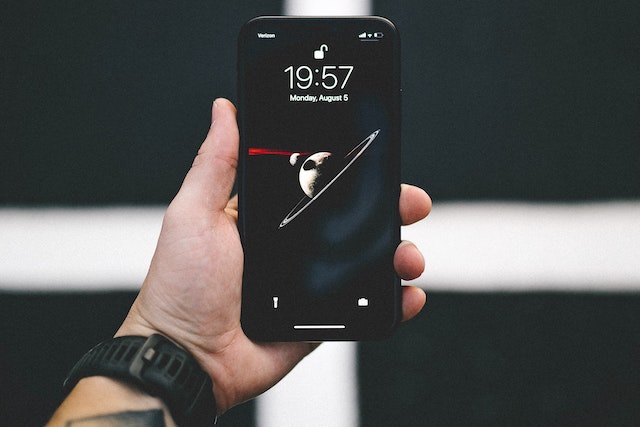 Apple zakazuje filmovým záporákům používat iPhone