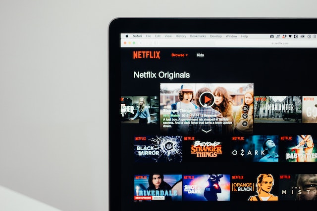 Netflix na měsíc sníží kvalitu videí sníží a omezí spotřebu dat o 25 %