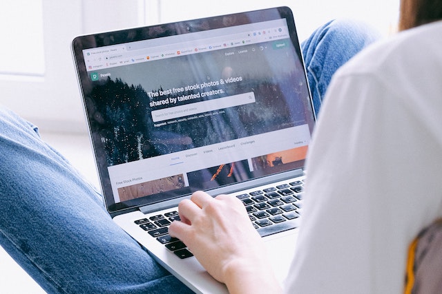 V karanténě tráví Češi o 43 % více času na internetu