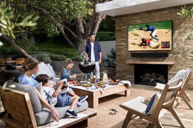 Samsung představil venkovní televizi