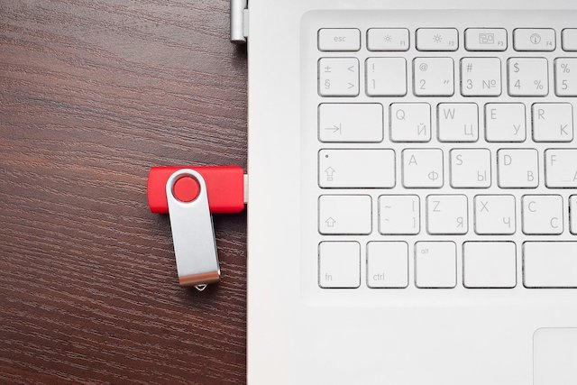 Externí disky a flashky chrání jen třetina Čechů