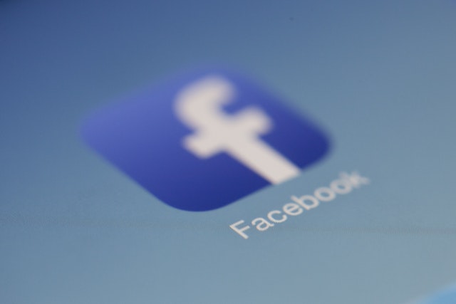 Facebook přidal do vyhledávání informace z Wikipedie