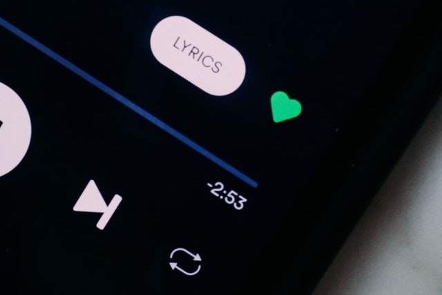 Hudební služby si předplácí už téměř 400 milionů lidí
