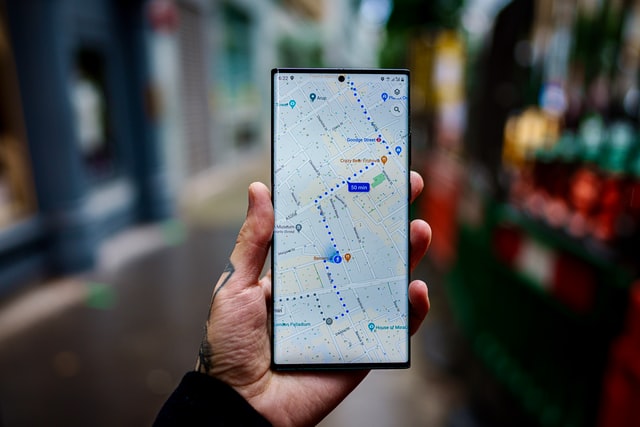 V Google Mapách můžete nově platit za parkování