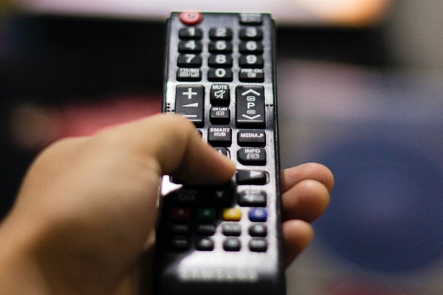 Lidé při lockdownu sledují internetovou televizi až 12 hodin denně