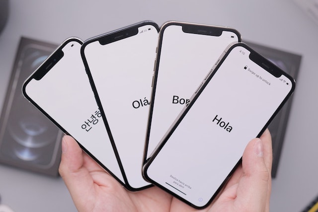 Podvodníci se vydávají za Alzu: Přes SMS informují o výhře iPhonu 12