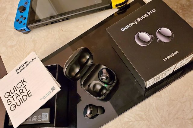 Samsung Galaxy Buds Pro sice ještě nevyšly, ale už se daly koupit na Facebook Marketplace