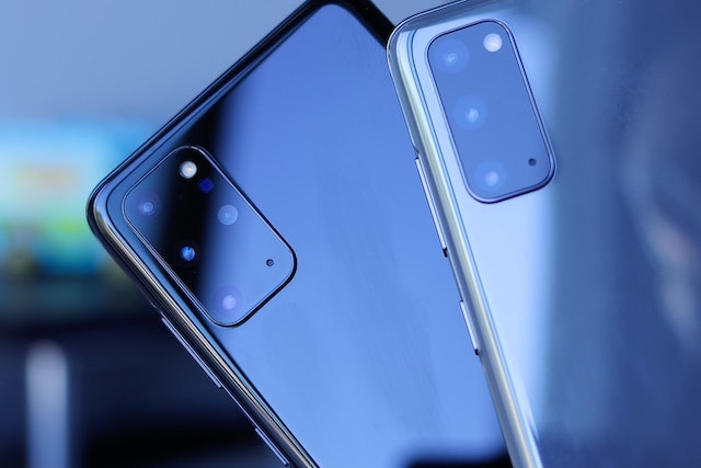 Prodej chytrých telefonů opět stoupne, letos o 11 %