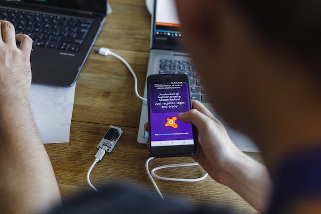 Avast našel na Google Play a App Store 200 nových podvodných aplikací