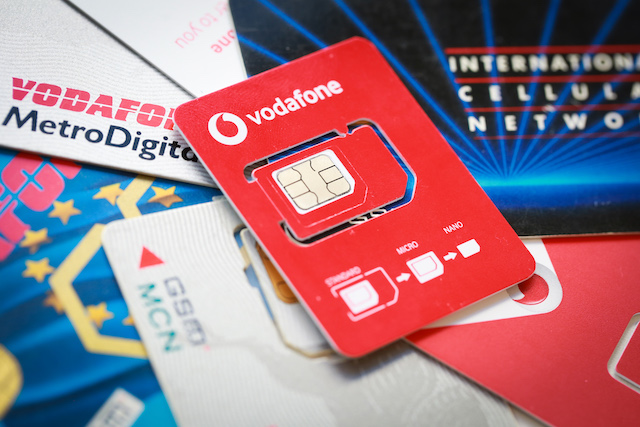 Vodafone zmenšil nosiče SIM karety: Ročně ušetří tuny papíru i plastu