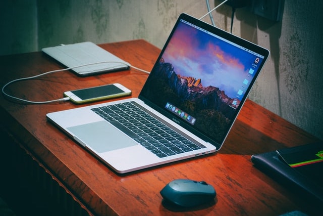 Výroba iPadů a MacBooků zpomalila kvůli nedostatku součástek