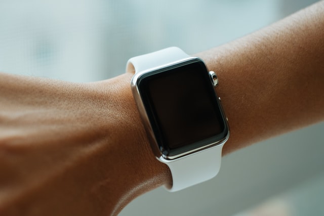 Apple Watch s LTE koupíte už i v Česku: Na kolik vás vyjde tarif?
