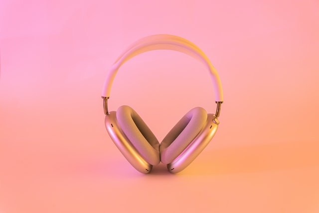 AirPods Max jsou po půl roce konečně skladem