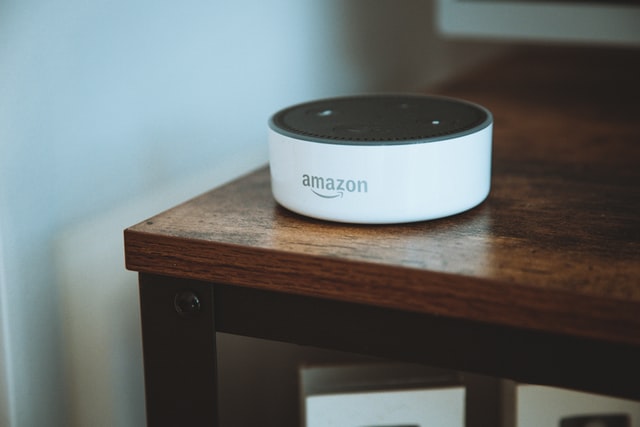 Obliba jména Alexa výrazně klesla, může za to hlasová asistentka od Amazonu