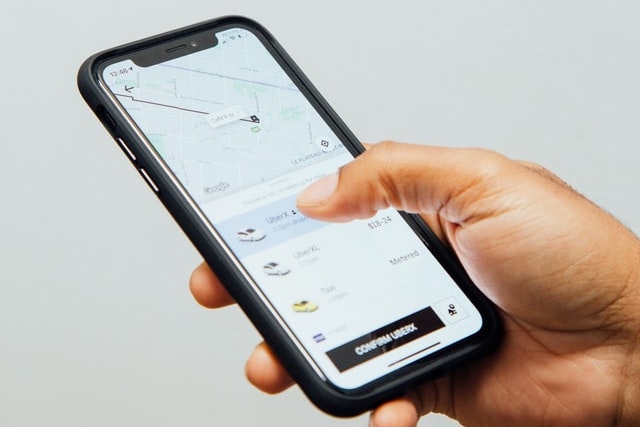 Uber rozšířil své služby do Ostravy a Plzně