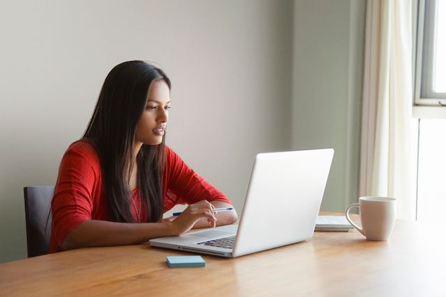 Každý Čech ušetřil díky home office 270 kg emisí CO2 za rok