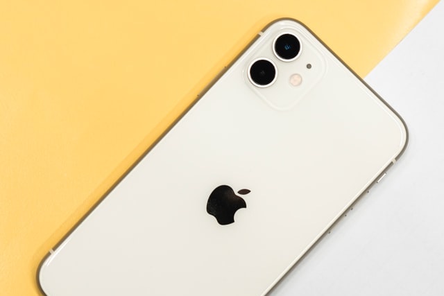 Nový iPhone už na jaře? Apple chystá další generaci SE