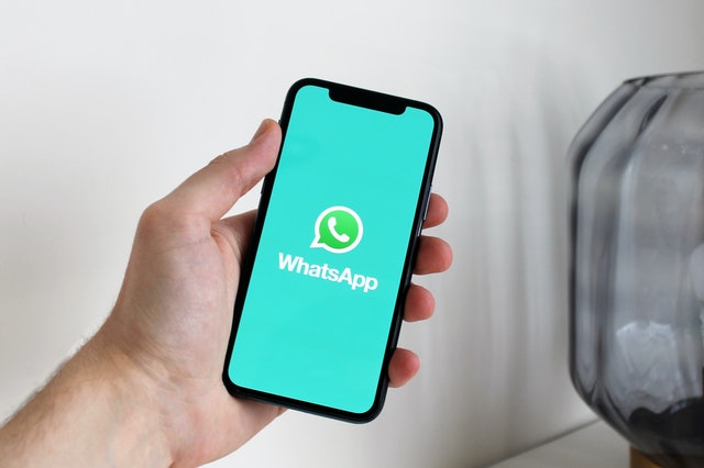 Modrý WhatsApp? Za modifikací známé aplikace se skrývá malware