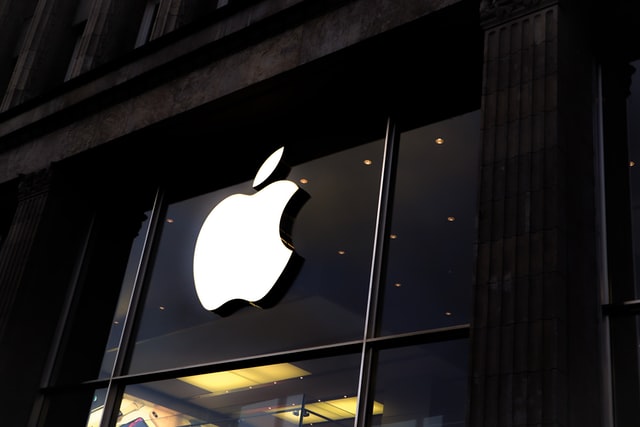 Apple začne uživatelům posílat upozornění o hacknutém iPhonu
