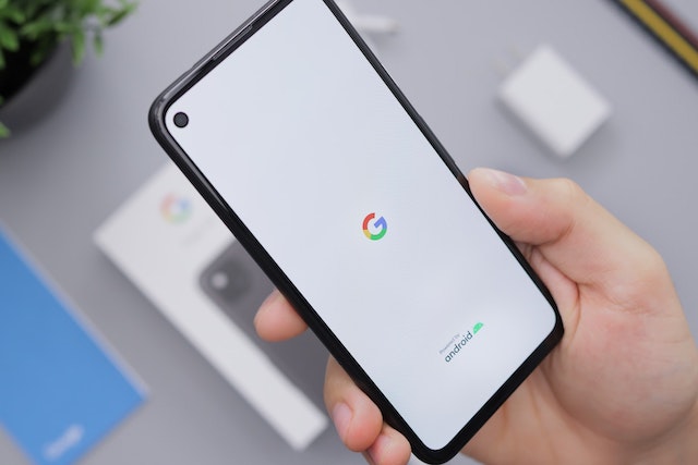 Google po vzoru Applu omezí sdílení informací na Androidu