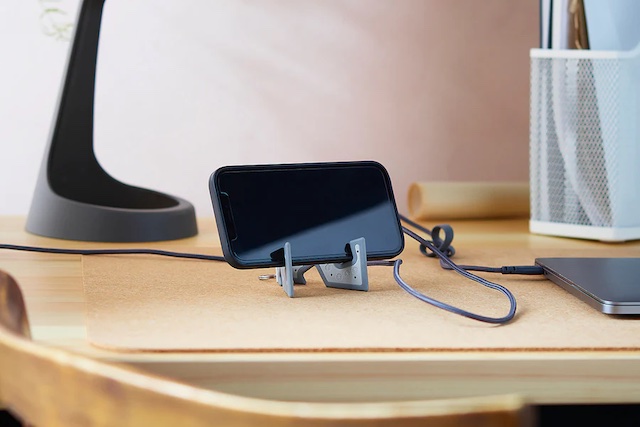 IKEA přidala do svého sortimentu držáky na telefon, za nejlevnější zaplatíte jen 15 Kč