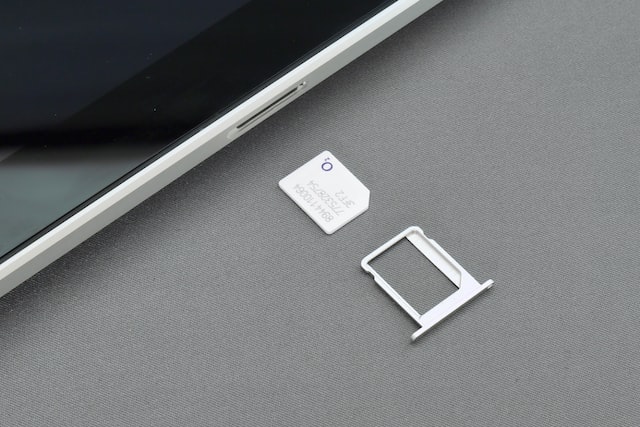 Nový iPhone 14 je první telefon bez slotu na SIM kartu