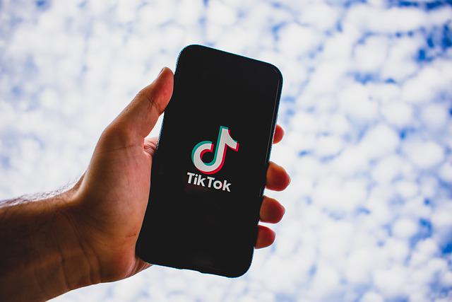 TikTok přidal ke komentářům tlačítko „Nelíbí se mi“