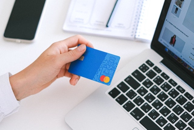 E-shopy očekávají, že zákazníci výrazně omezí své nákupy