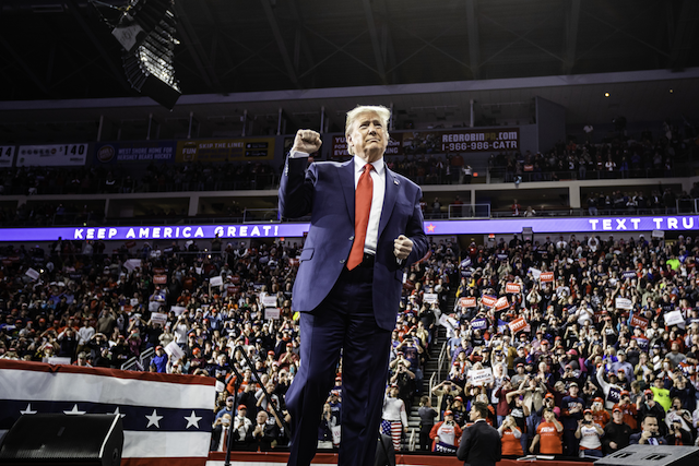 Twitter obnovil účty Donalda Trumpa a Kanyeho Westa