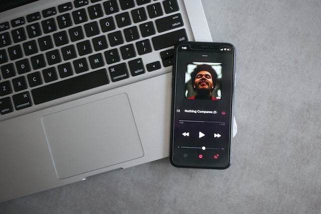 Apple Music spouští novou funkci karaoke